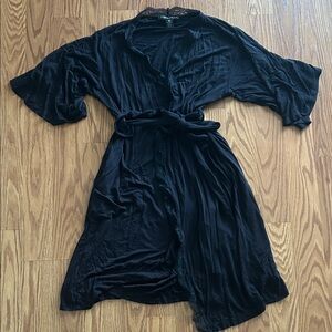 A Pea in the Pod Elegant Black Robe